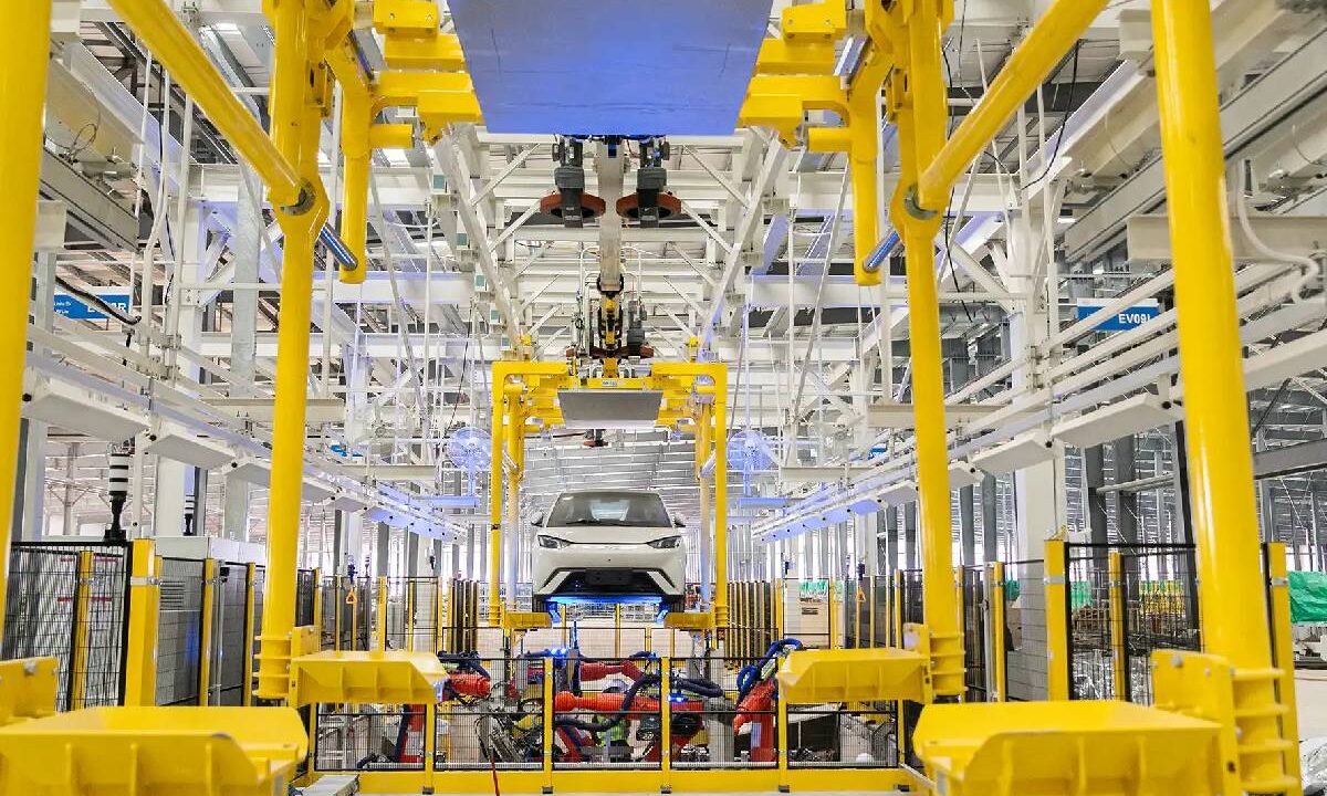 Alerta BYD: Gigante Automotiva Chinesa Recolhe 115 Mil Veículos por Falhas de Segurança