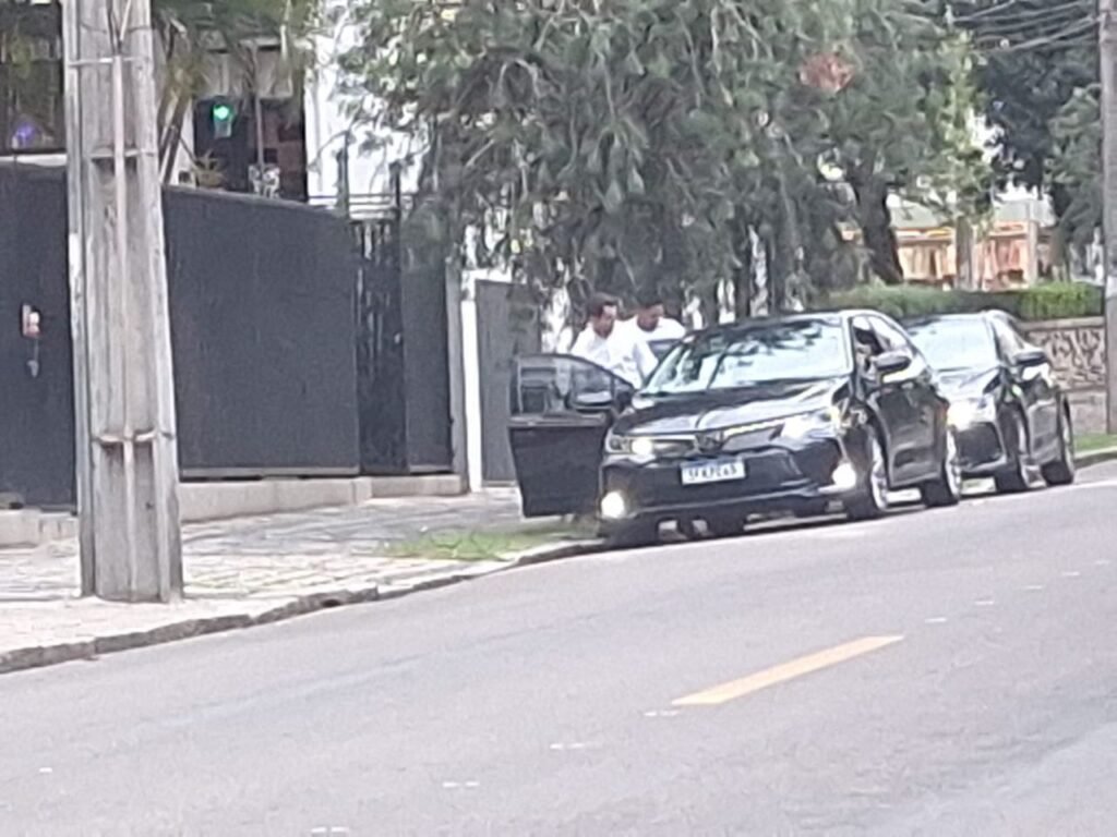 Alexandre Curi saindo supostamente do escritório político de Gleisi Hoffmann (Divulgação)