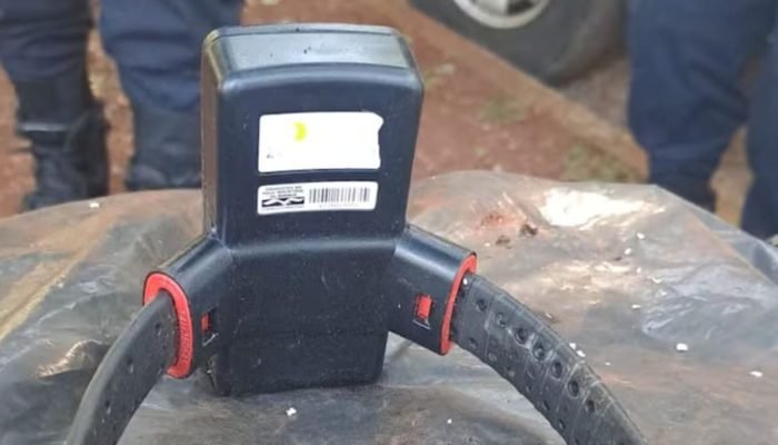 Paraguai apreende tornozeleira eletrônica abandonada em terreno baldio