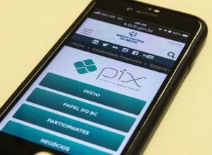 Ex-convivente entra por janela, rouba R$200 e pede PIX com celular da vítima em Guarapuava