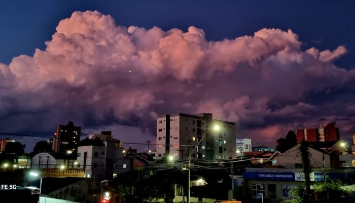 Inmet emite alerta de tempestade no Paraná com chuva forte, granizo e ventos de até 100 km/h