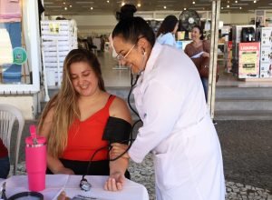 Guarapuava realiza ação do Janeiro Branco na Rua XV de Novembro