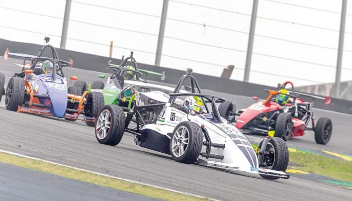 Dante Monteiro vence na divisão Light na última etapa da Fórmula 1600 de 2025