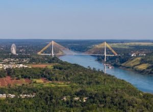 Empresários paraguaio exigem melhorias no trânsito da Ponte da Amizade