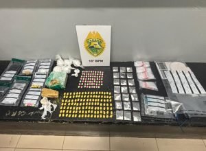 Denúncia anônima leva a apreensão de drogas e prisão no bairro Conradinho, em Guarapuava