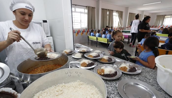 Educação abre licitação para contratar cozinheiras nos Cmeis de Cascavel
