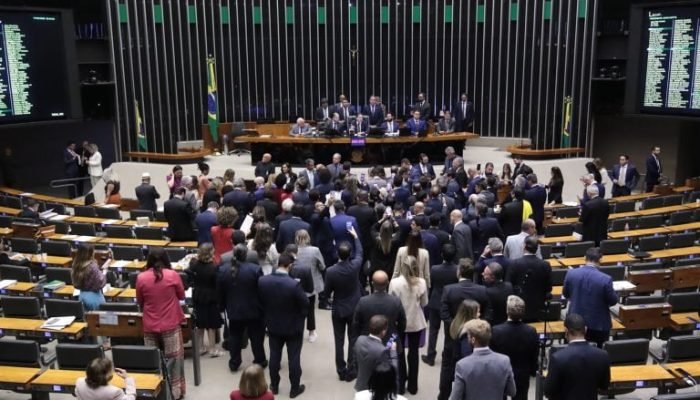 Reprovação crescente no Congresso impulsiona adoção do voto distrital misto