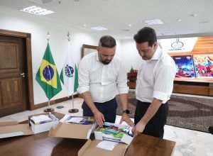 Alunos das Apaes do Paraná recebem kits escolares do Estado pela primeira vez
