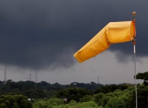 Ciclone no RS gera ventos fortes e rajadas no Paraná