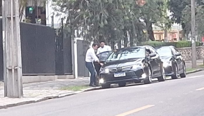 Alexandre Curi saindo supostamente do escritório político de Gleisi Hoffmann (Divulgação)