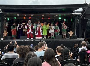 Caminhão-palco leva magia do Natal ao distrito guarapuavano de Entre Rios
