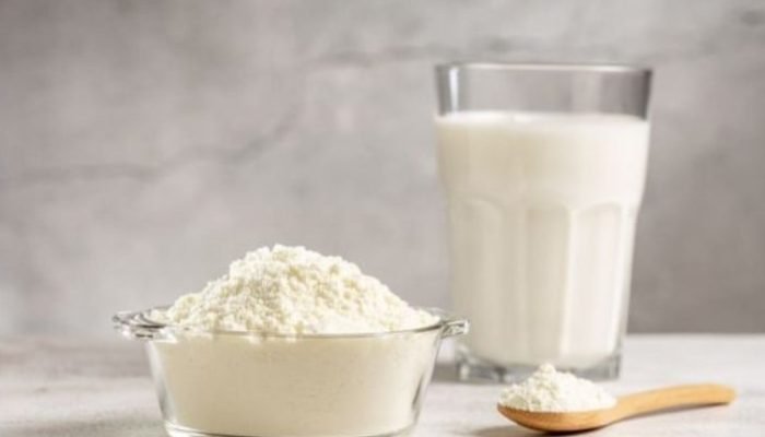 Importação de leite em pó cai pela metade, mas produtores ainda sofrem