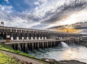 Itaipu encerra 2025 produzindo energia suficiente para abastecer o planeta por um dia