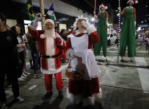 Guarapuava celebra abertura da Casinha do Papai Noel na Praça 9 de Dezembro