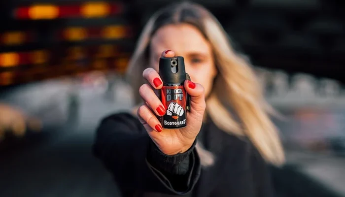 Deputados do Paraná aprovam projeto que libera uso de spray de pimenta por mulheres