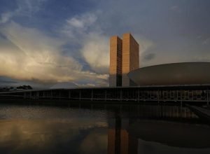 Comissão de Finanças aprova piso salarial de R$ 5,5 mil para assistentes sociais