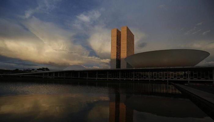 Comissão de Finanças aprova piso salarial de R$ 5,5 mil para assistentes sociais