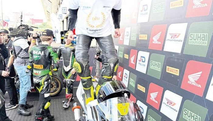 Enzo Dematte conquista título do Superbike Brasil 2025 na categoria Supersport 400cc