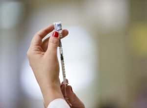 Brasil inicia vacinação contra covid-19 em 17 de janeiro de 2021