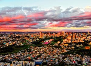 Verão inicia neste domingo com calor intenso e chuvas irregulares no Paraná