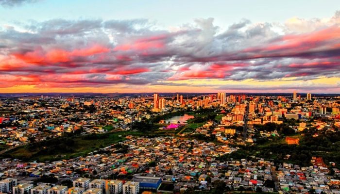 Verão inicia neste domingo com calor intenso e chuvas irregulares no Paraná