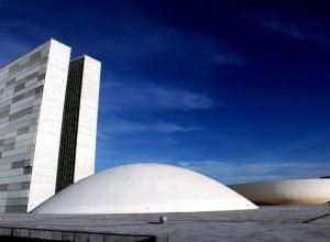 Comissão aprova alterações na regra de porte de arma por consumo de álcool ou drogas