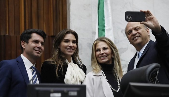 Alexandre-Curi-Maria-Victoria-Cida-Borghetti-e-Ricardo-Barros-Antonio-More.jpg
