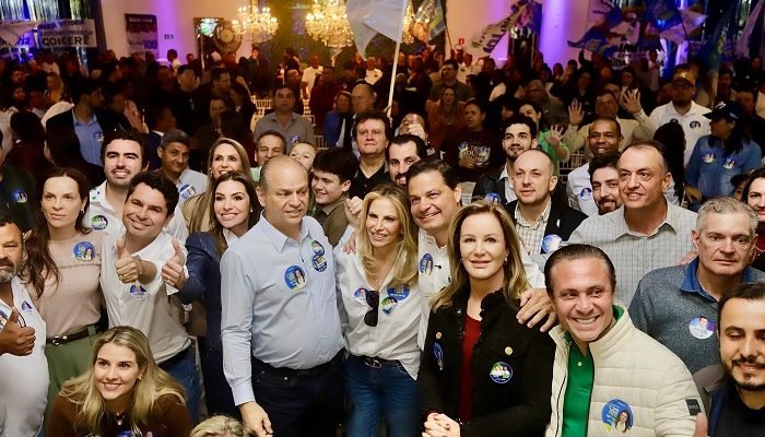 Alexandre-Curi-Maria-Victoria-Ricardo-Barros-Cida-Borghetti-e-Sandro-Alex.jpg