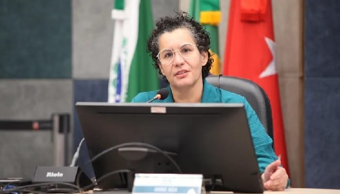 Anne-Moraes.jpg