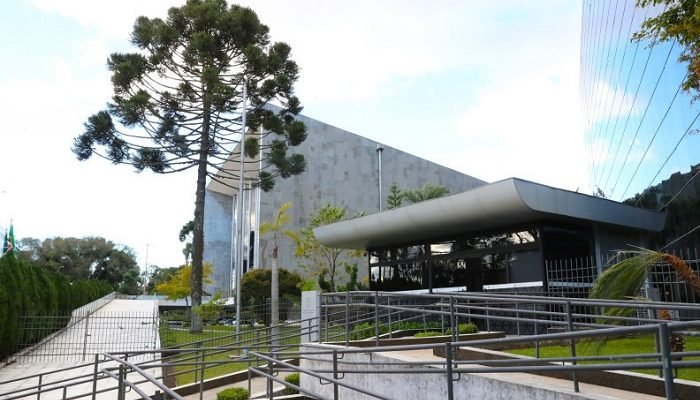 Assembleia-Legislativa-do-Parana-1.jpg