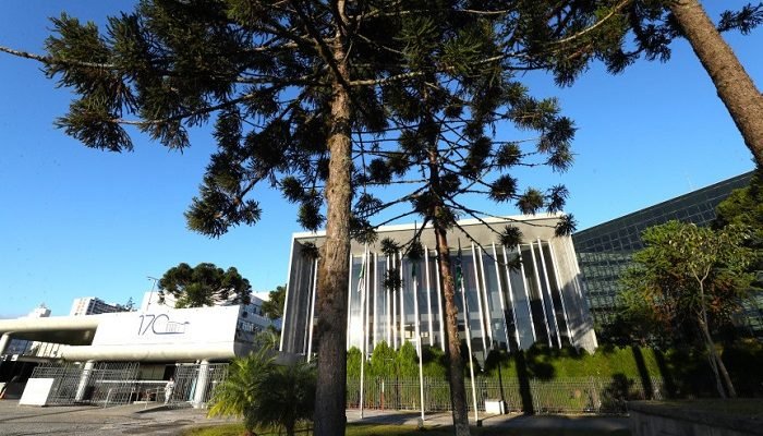 Assembleia-Legislativa-do-Parana-1.jpg
