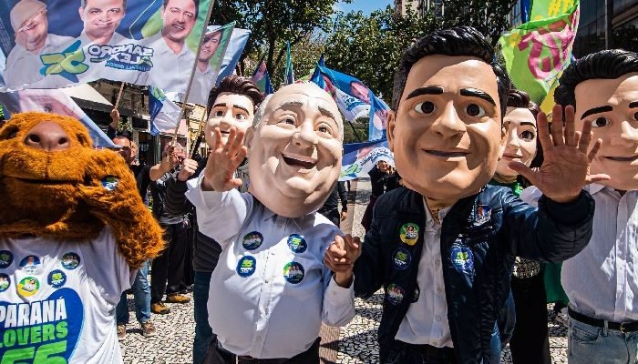 Bonecos-de-Rafael-Greca-Sandro-Alex-Ratinho-Junior-Alexandre-Curi-e-Cristina-Graeml.jpg
