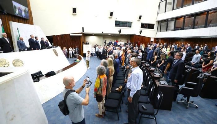 Parlamento do Paraná celebra 172 anos de emancipação política em sessão solene