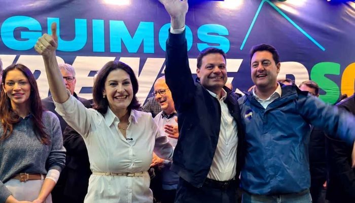 Cristina Graeml, candidata ao Senado ao lado de Sandro Alex e Ratinho Junior em evento no interior do Estado (Foto: Redes Sociais/CG)