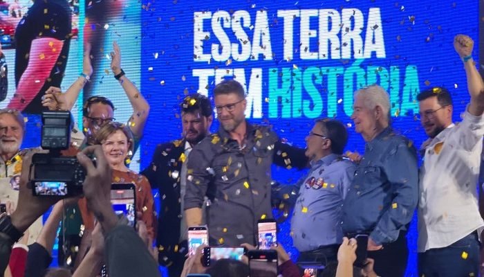 Dr.-Rosinha-Gleisi-Hoffmann-Requiao-Filho-Michele-Caputo-Roberto-Rquiao-e-Arilson-Chiorato.jpg
