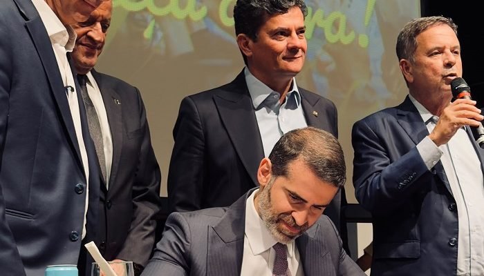 Flavio-Bolsonaro-Valdemar-da-Costa-Neto-Luis-Felipe-Cunha-e-Sergio-Moro.jpg