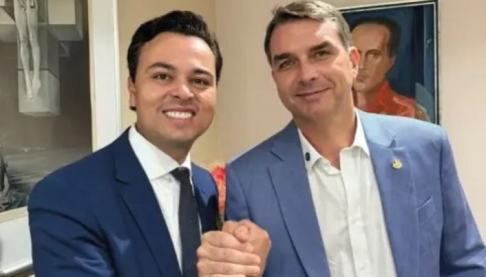 Jeffrey-Chiquini-e-Flavio-Bolsonaro.jpg