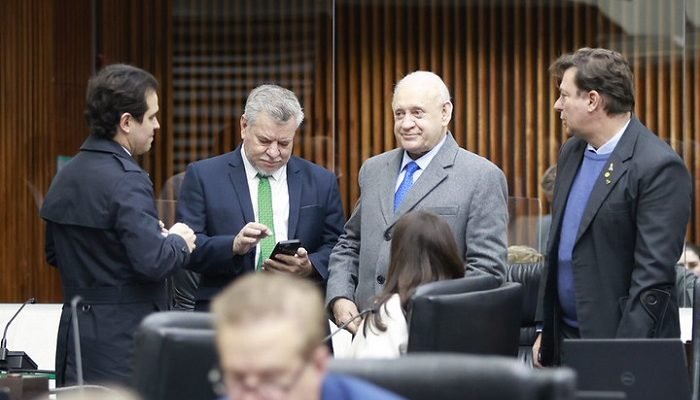 Luiz-Fernando-Guerra-Delegado-Jacovos-Ademar-Traiano-e-Anibelli-Neto.jpg
