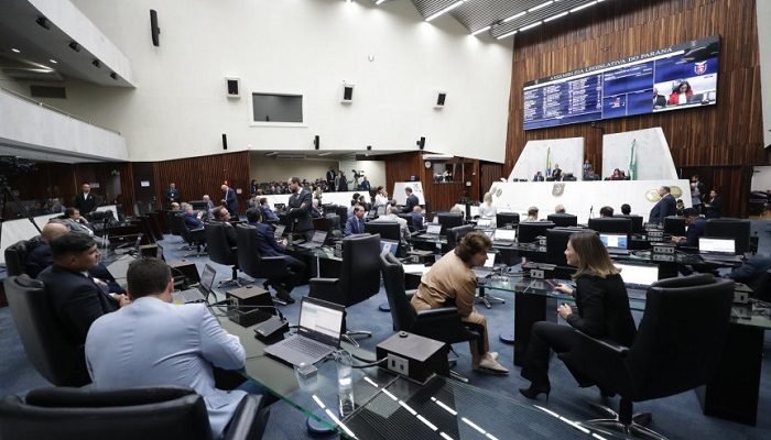 Plenario-da-Assembleia-Legislativa-do-Parana.jpg