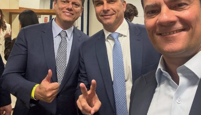 Tarcisio-de-Freitas-Flavio-Bolsonaro-e-Sergio-Moro.jpg