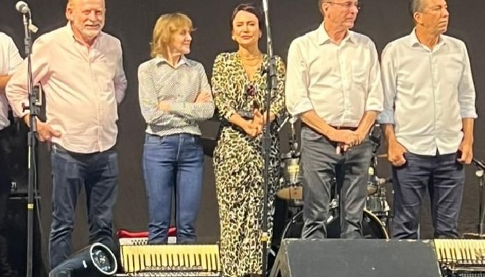 Vermelho-e-Luciana-Rafagnin.jpg