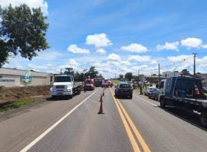 Colisão frontal na BR-277 deixa uma pessoa morta e três feridas