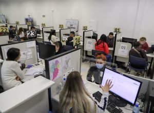 Paraná abre semana com 17.963 vagas de emprego