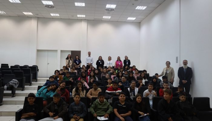 Estudantes da Escola Municipal Professor Pedro Itararé participam de júri simulado em Guarapuava