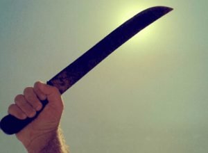 Homem morre após usar facão contra PM em Pinhão