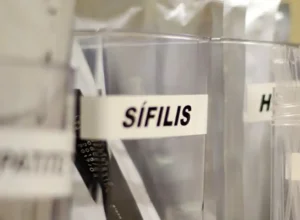 Sífilis cresce rapidamente no Brasil, especialmente entre gestantes