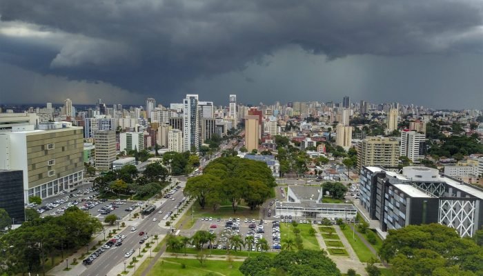 Chuva continua no Paraná e temperaturas amenas, alerta o Simepar