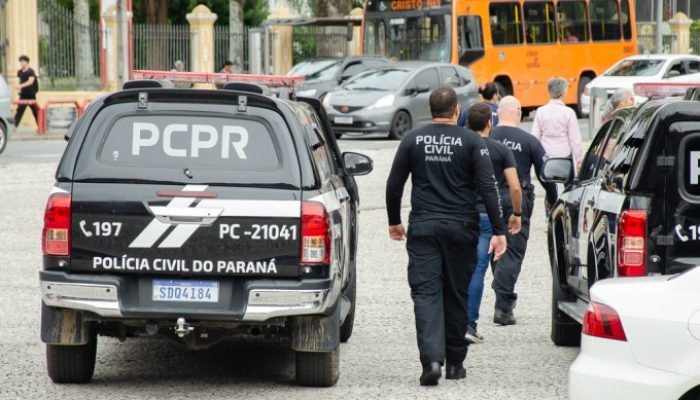 PCPR prende mulher investigada por duplo homicídio e divulga fotos de foragidos em Curitiba