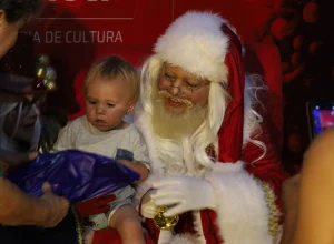 Papai Noel chega e desfile de Natal animam Guarapuava nesta quinta