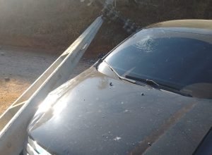 Energisa alerta sobre riscos de colisão contra postes após 27 acidentes em 2025